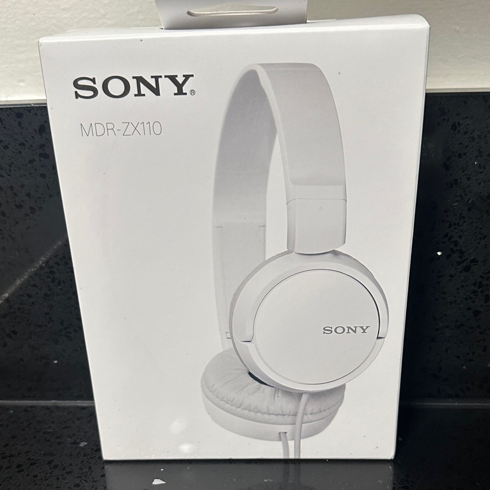 NEW IN BOX Sony MDR-ZX110 Headphones in White